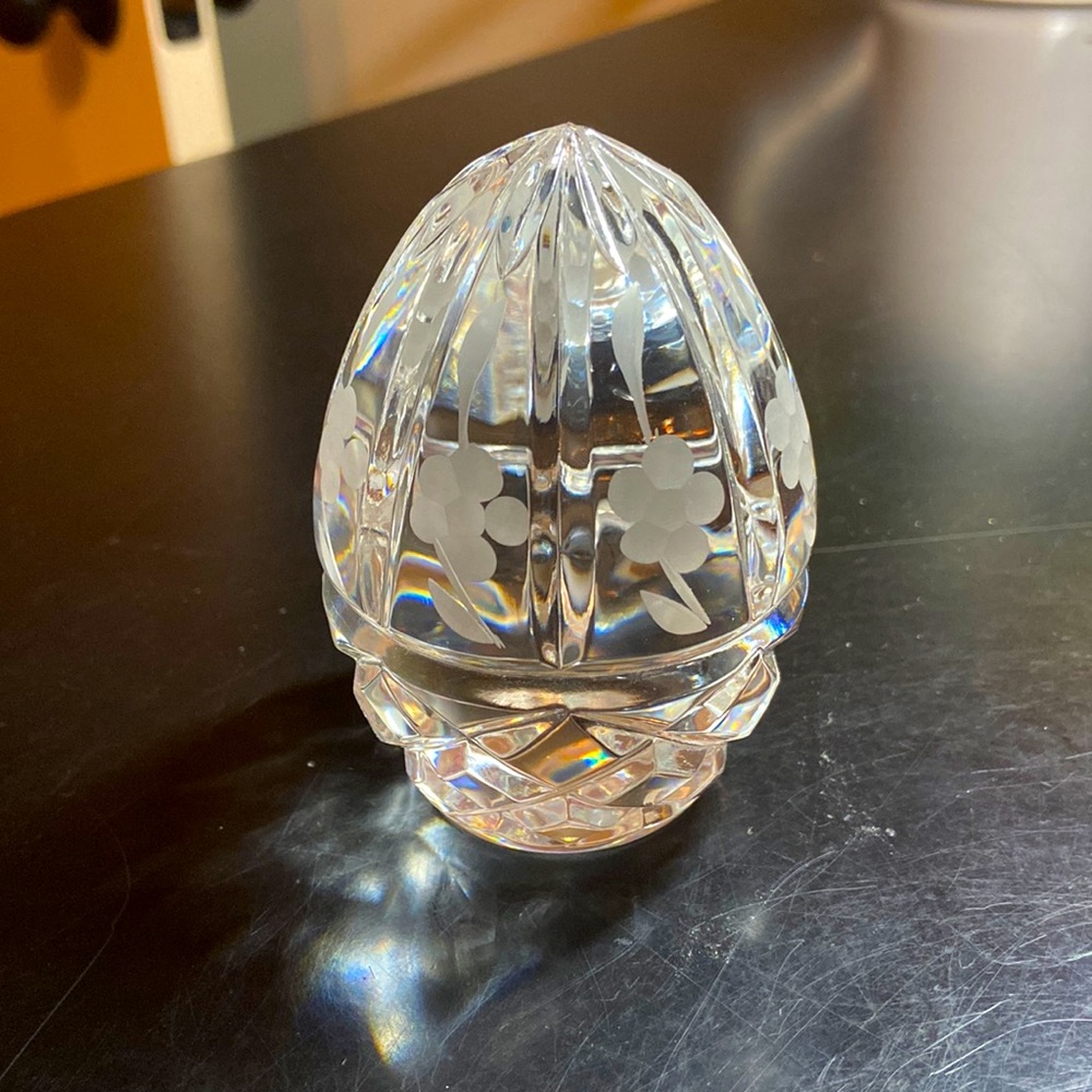 Crystal egg paperweight